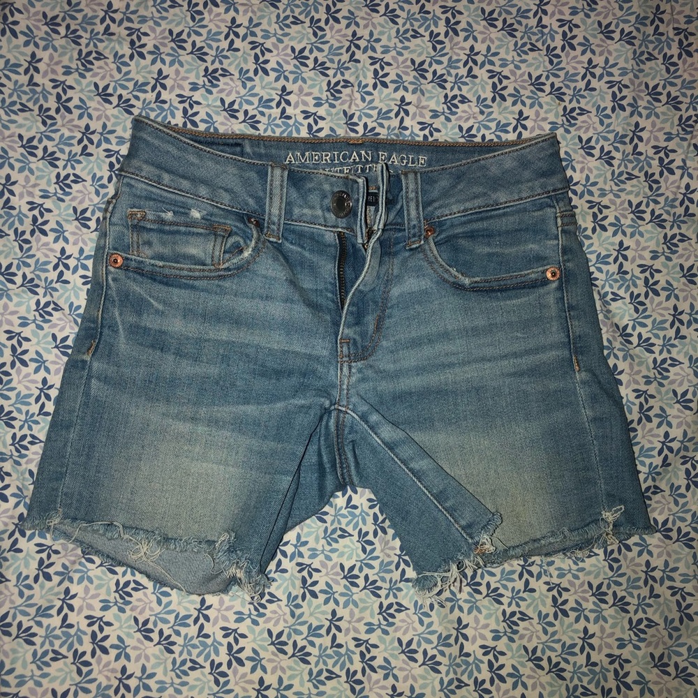 American Eagle light washed jeans